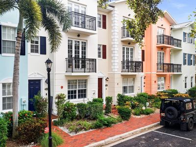 1009 W Heritage Club Circle
