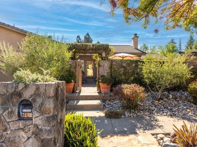 3200 Twin Oaks Drive