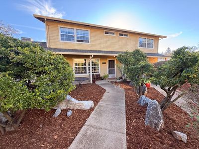 494 Surrey Ct