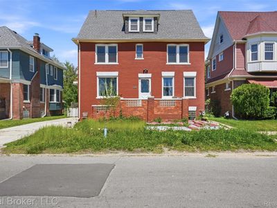 137 Trowbridge St
