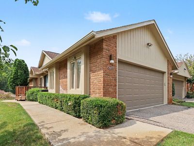 Property at 5655 Hillcrest Cir E, West Bloomfield, MI