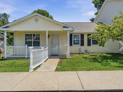 40 Rolling Meadows Dr