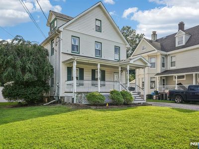190 John St