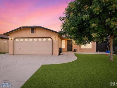1033 Hazelnut St