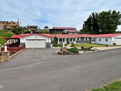 125 Parliament Rd