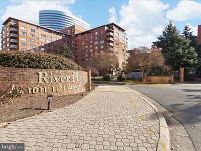 1021 Arlington Blvd APT 614