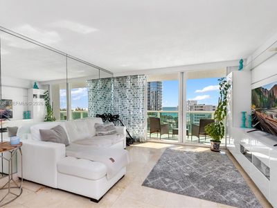 100 Bayview Dr APT 907