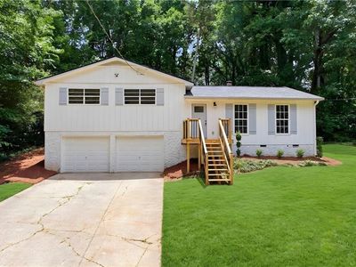 411 Hunters Ln