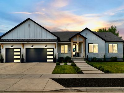 1002 W 1425 N