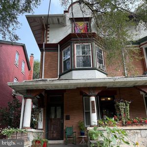 137 E Clay St