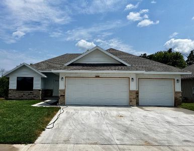 648 W Brook Hollow Road
