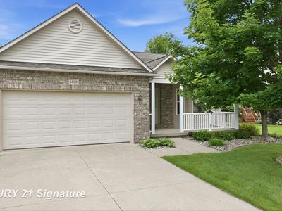 Property at 6460 Royal Club Dr, Flushing, MI