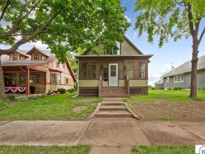 220 W 5th St