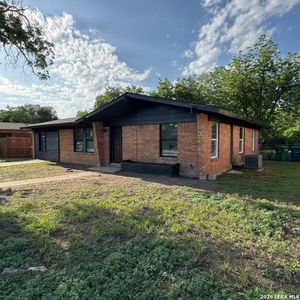 4627 LAKEWOOD DR
