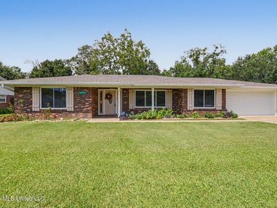 15290 Parkwood Dr N