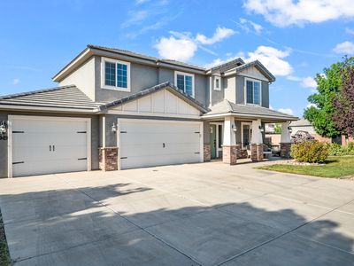3049 E Livia Dr