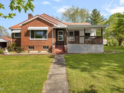 153 Forest Ave