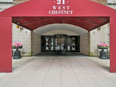 21 W Chestnut St APT 809