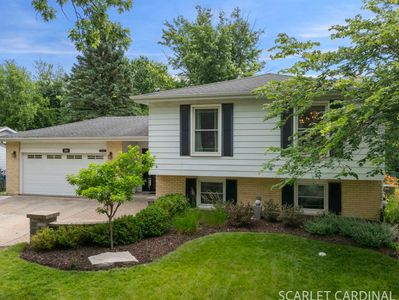 Property at 1881 Cambridge Ln, Wheaton, IL