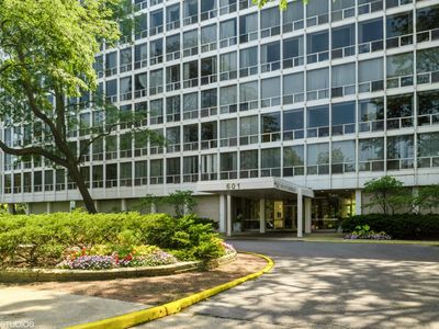 601 E 32nd St APT 801