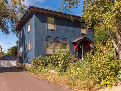 285 Queen Ave N
