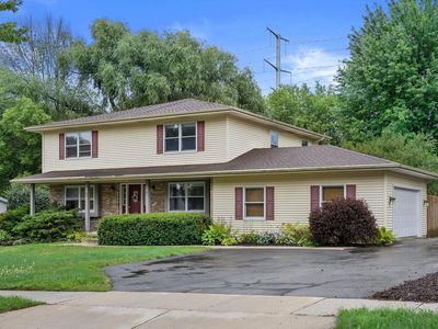 635 W Briarknoll ct -637 COURT