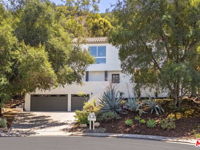 11 Bridle Ln