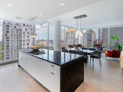 157 W 57th St APT 34F