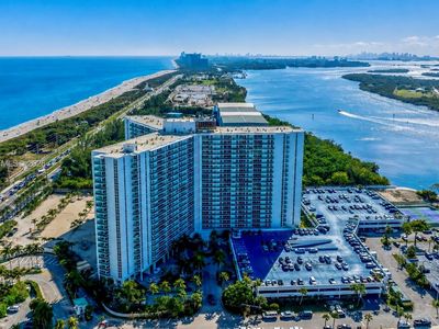 100 Bayview Dr APT 2014