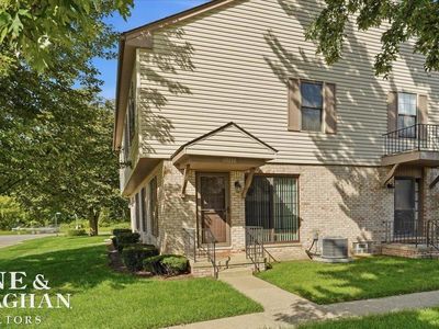 35114 N Bay Cir