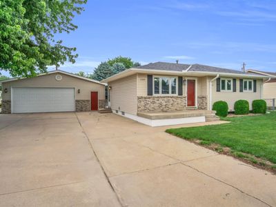 1304 E 33rd Dr