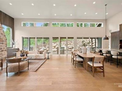 1355 Majestic View Dr