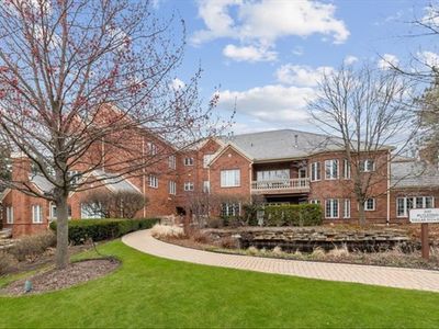 332 Regent Wood Rd #332