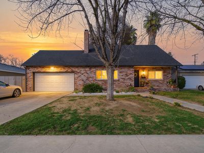 2808 W Tulare Avenue