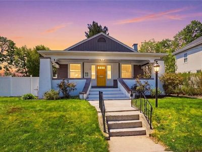 22 Waldron Ave