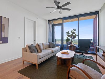 84 East Ave #3705