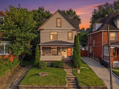 878 McIntire Way