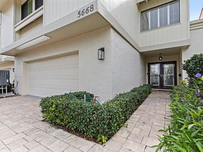 5668 Escondida Blvd S