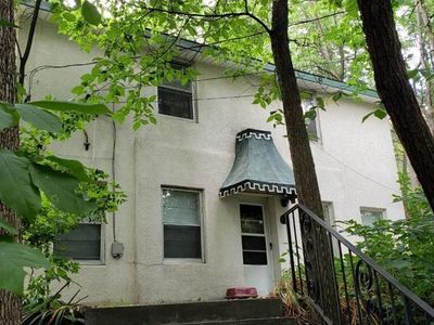 686 Lexington Pkwy S