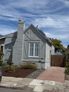 847 Evelyn Ave