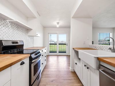 7600 Emmett F Lowry Expy APT 1006