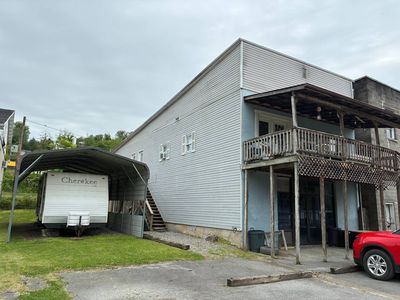 503 River St