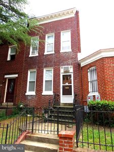 1115 G St NE