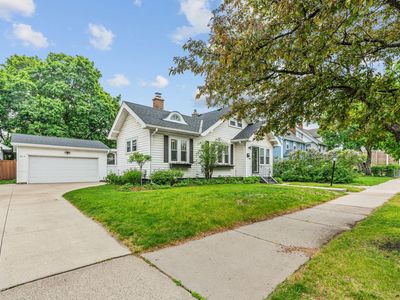 215 E 48th St