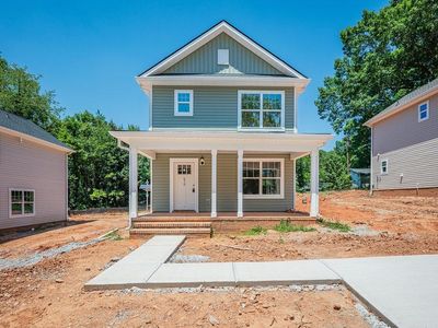 670 Saxon Ave
