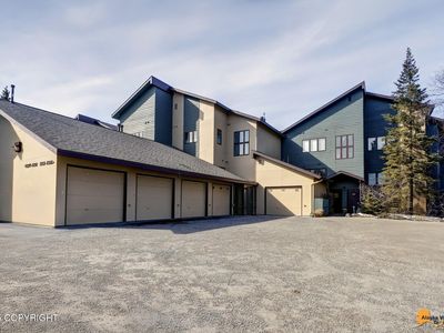 1361 Hillcrest Dr APT 105