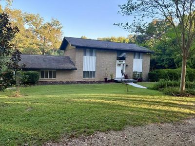 736 Lakeside Dr