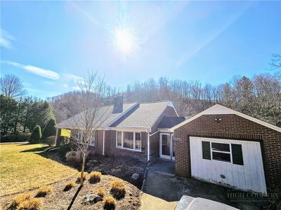 Property at 270 Wade E Vannoy Dr, West Jefferson, NC