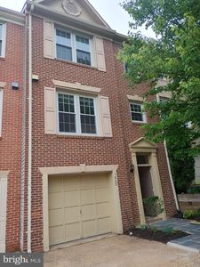 1220 Quaker Hill Dr