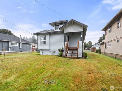 Property at 1111 Willapa Street, Raymond, WA